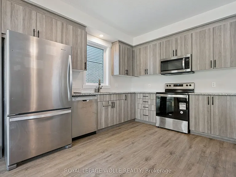 40 Moon Cres — Photo 9