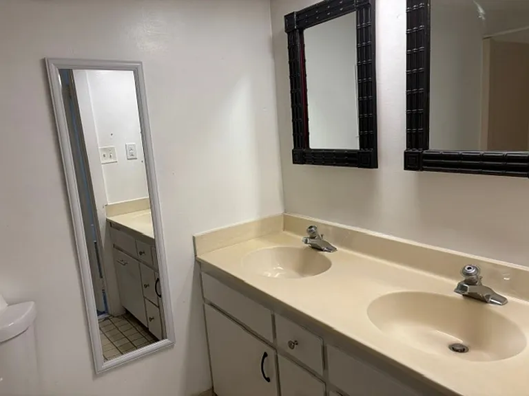 118 E Harris St — Photo 14