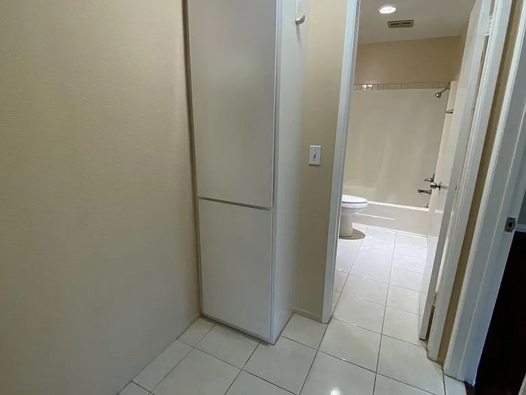 524 N Francisca Ave #4B — Photo 6