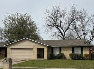 1904 W Pittsburg Pl, Broken Arrow, OK 74012