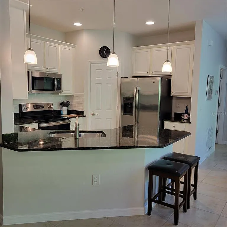 3 bed, 2.0 bath, 1528 sqft, $4,500 — Photo 4
