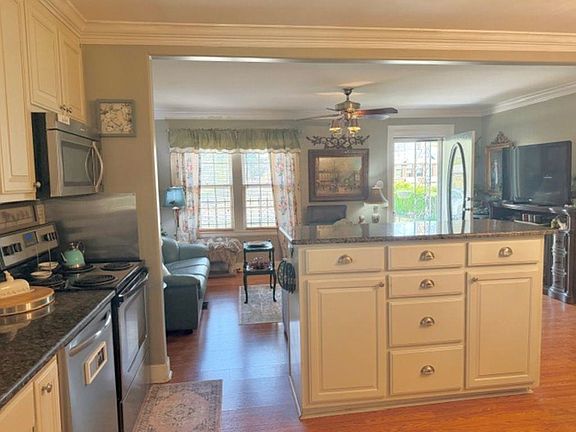 5th image of 829 N Perkins Rd