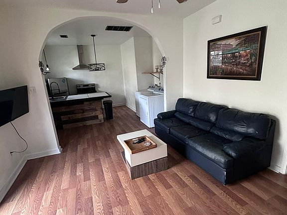 5th image of 202 S Lopez St