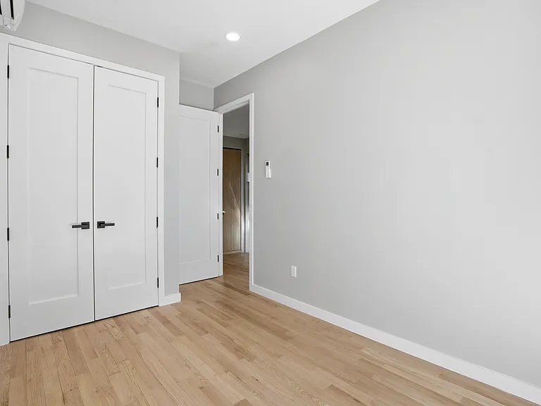 356 E 8th St #101 — Photo 11