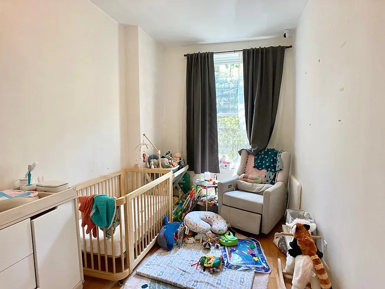 684 De Graw St #1 — Photo 8