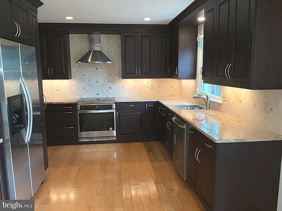 3rd image of 4709 Forestdale Dr