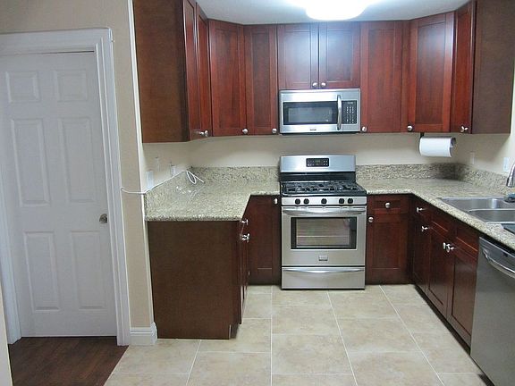 2nd image of 515 W Gardena Blvd Unit 9