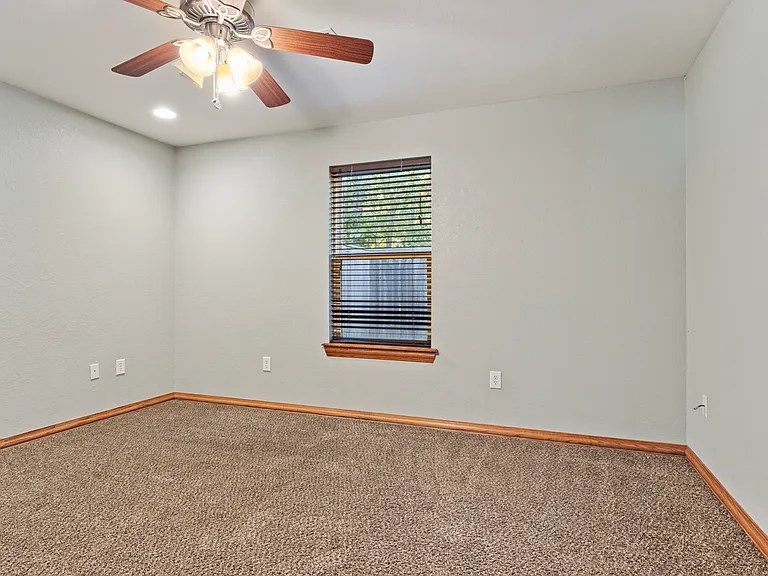 524 E Greenbriar Cir #524 — Photo 16