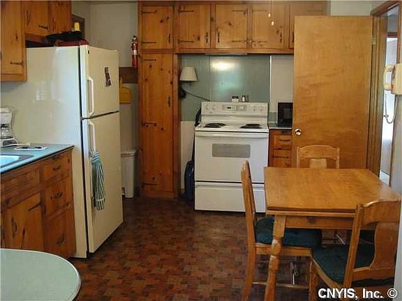 3rd image of 104 Everingham Ct