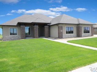 501 E Shadow Creek Ln, Sioux Falls, SD 57108