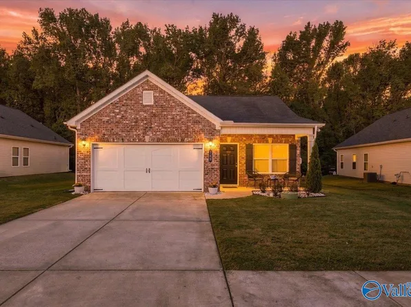 148 Lincoln Gray Cir, New Market, AL 35761