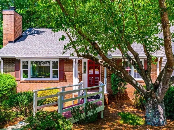 1 Brownstone Ln, Greensboro, NC 27410