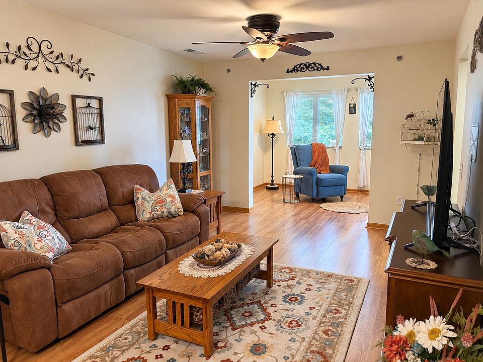 1st image of 102 Prairie Heights Dr APT 306