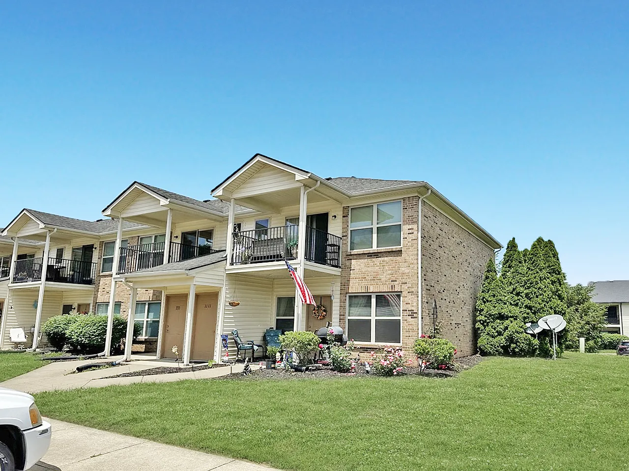 Springview Apartments — Photo 4