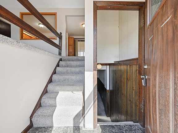 3rd image of 502 Timber Cir