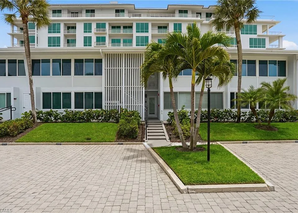 1065 Gulf Shore Blvd N #108