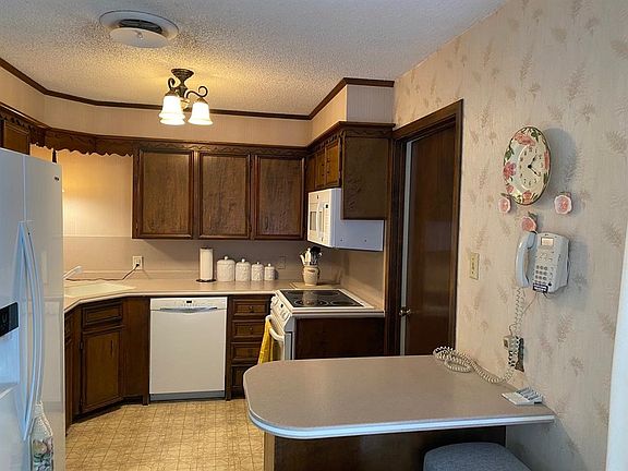 4th image of 826 Radford Dr