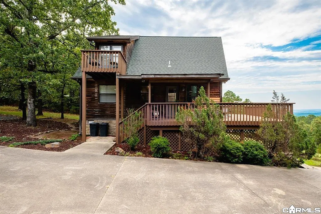 3 bed, 2.0 bath, 1806 sqft, $3,600 — Photo 1