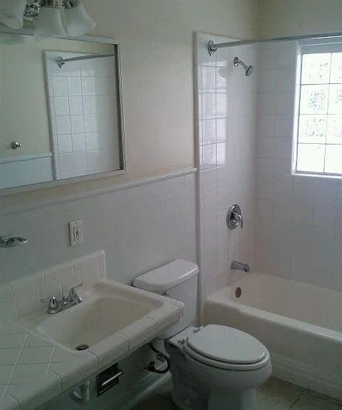 354 E Craig Pl — Photo 4