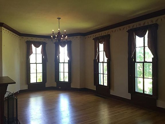 3rd image of 214 E Farren Ave