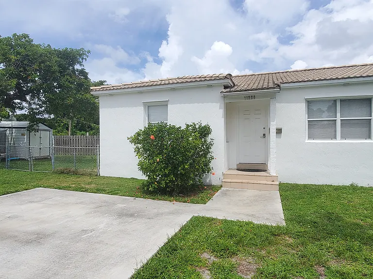 11220 NE 11th Pl — Photo 8