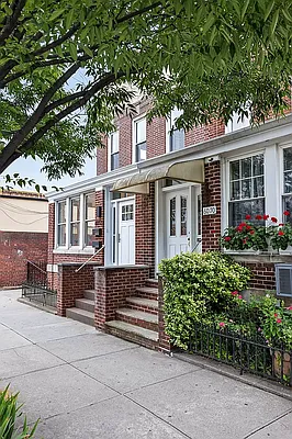 Rented by Pear NYC LLC | media 21