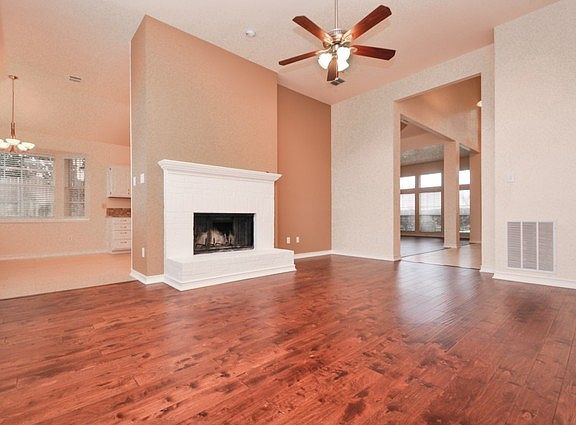 5th image of 1709 Walters Dr