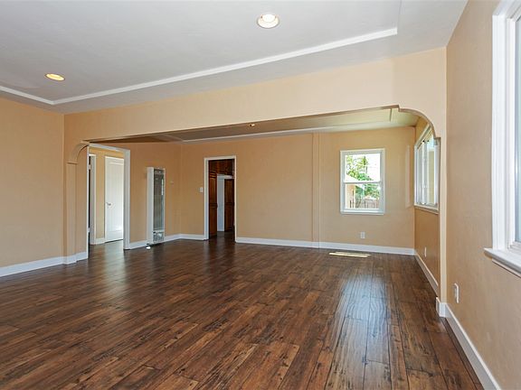 5th image of 420 E 2nd St