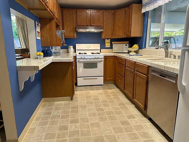 3 bed, 1290 sqft, $5,900 — Photo 4