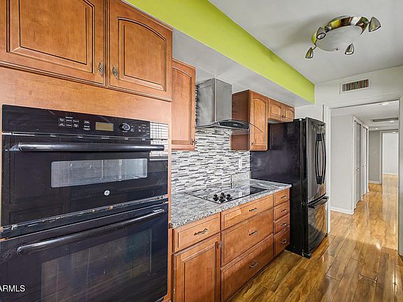 5th image of 100 W MARYLAND Avenue #O2