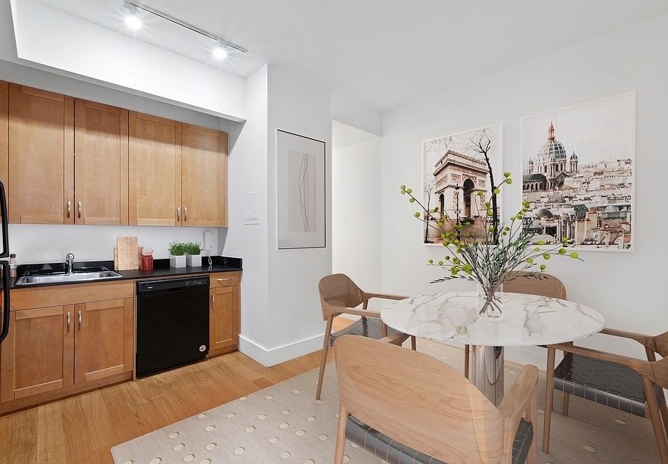 1st image of 110 Liberty St #32C