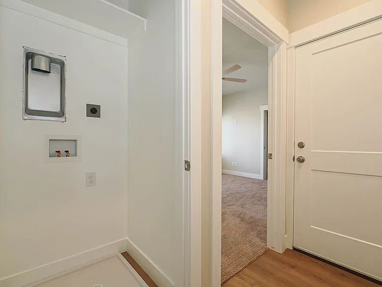 251 E 1280 N — Photo 37