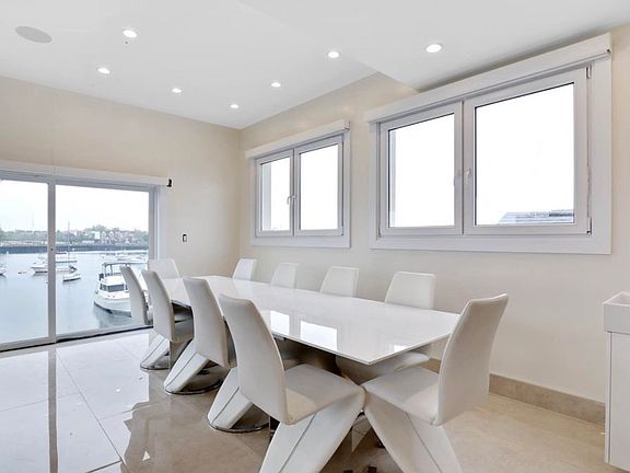 5th image of 11 Waldane Ct #2