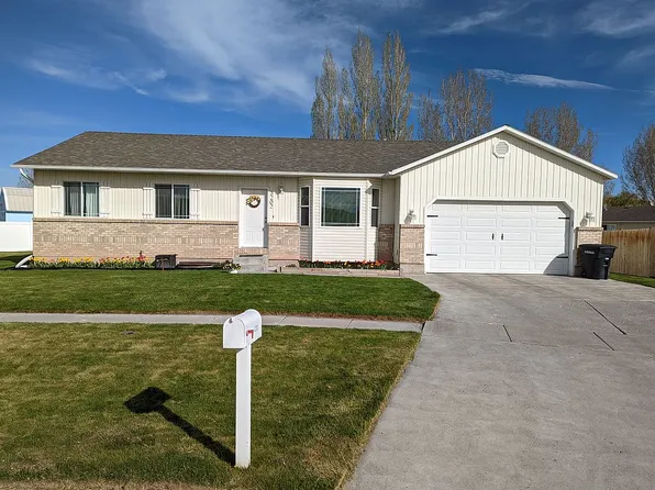 3202 E Cross Cir, Ammon, ID 83401
