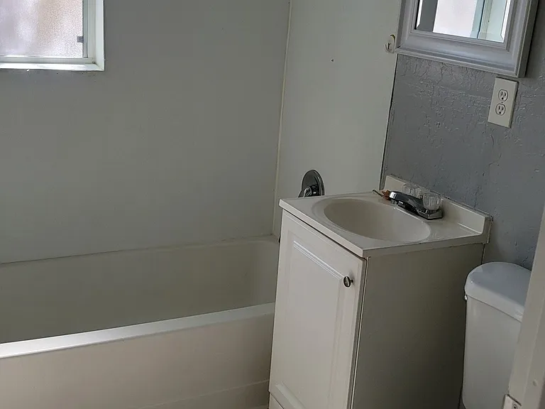 4332 N Longview Ave #3 — Photo 6