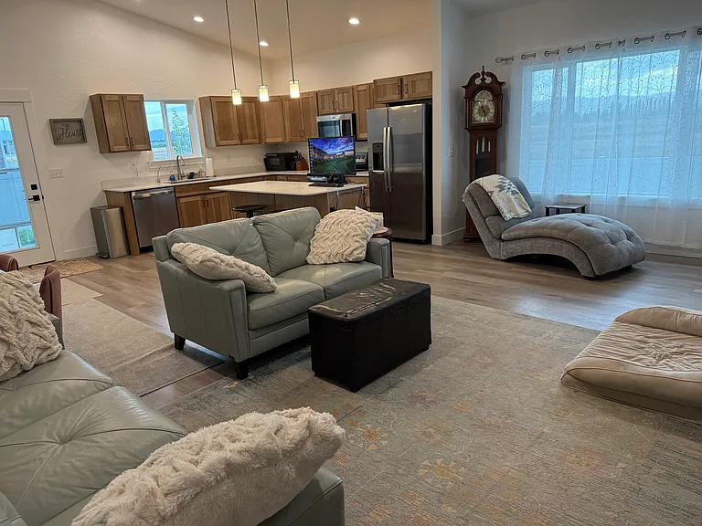 502 Pheasant Ln — Photo 6