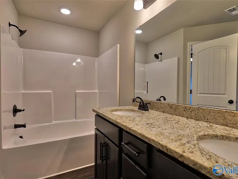106 Hulsey Ln — Photo 3