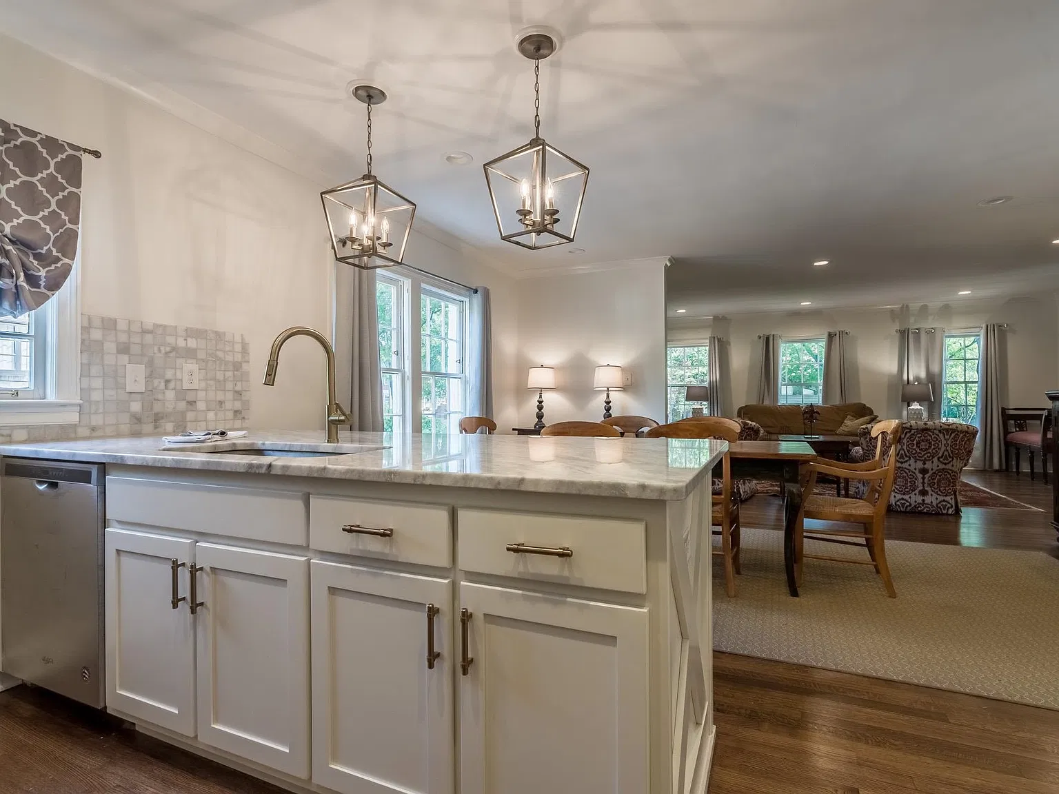 5 bed, 3.5 bath, 2200 sqft, $3,500 — Photo 4