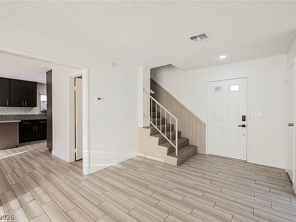 3rd image of 1704 Kismet Cir