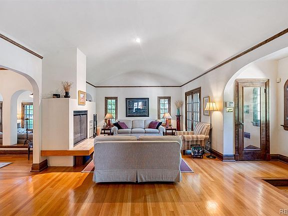 4th image of 2226 Dahlia Street