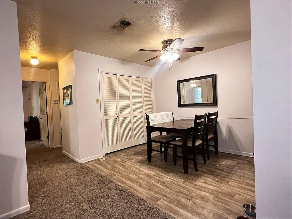 2 bed, 1.5 bath, 1008 sqft, $1,050 — Photo 3