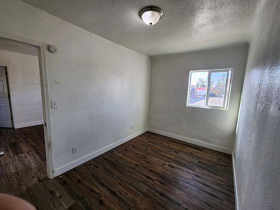 3rd image of 20 NE Main St #16475927