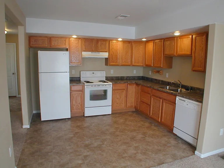 520 W 2nd St — Photo 3