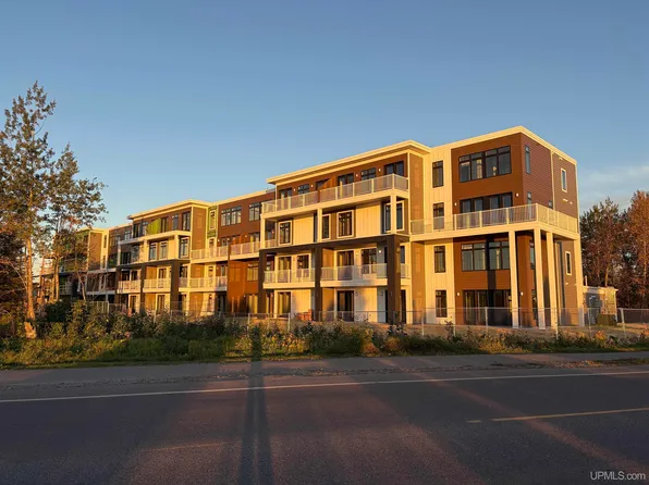 2401 N Lakeshore Blvd Unit 11, Marquette, MI 49855