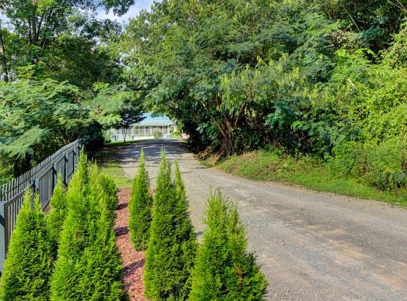 2nd image of 7121 Bull Run Dr