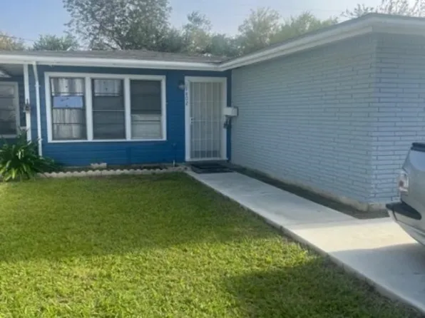 1802 Algee St, Port Lavaca, TX 77979