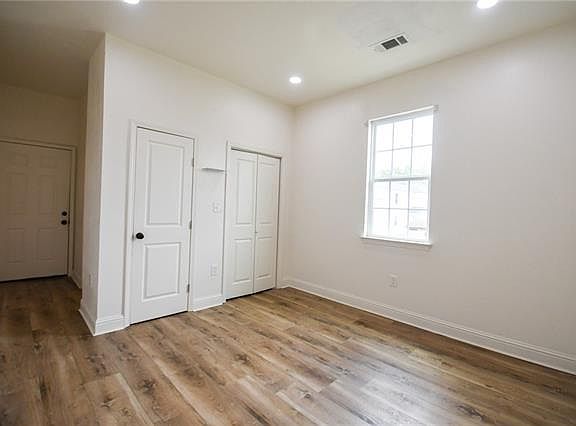 5th image of 740 Thayer St #2A