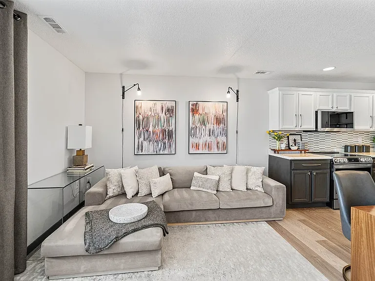 3007 SW Sharmin Ln — Photo 4