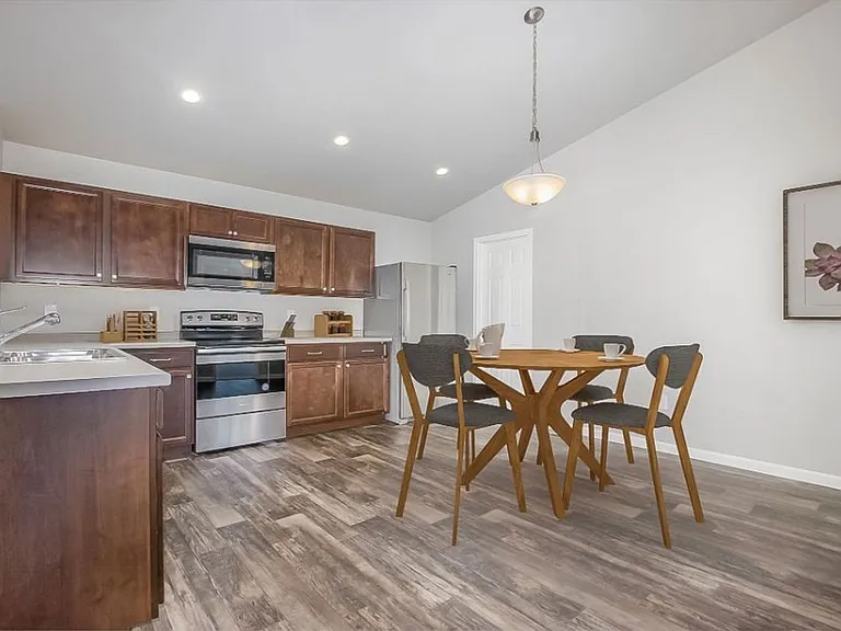 1312 Chapel Hill Dr — Photo 3