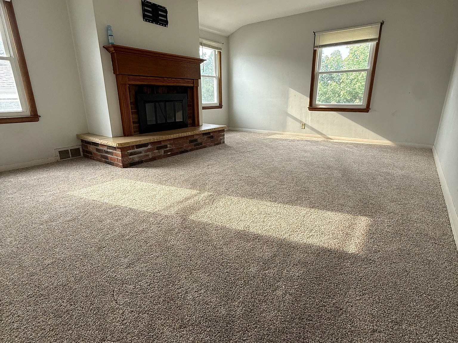 7735 W Mount Vernon Ave — Photo 2